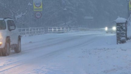 La nieve ya se deja ver en las carreteras del Pirineo oscense