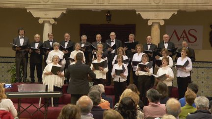 Entre el repertorio de canciones han interpretado algunas tan conocidas como 'S'ha Feito de Nuey', 'Hallelujah' u 'Ojos de España'.