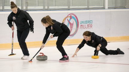Imagen de una competición del curling CH Jaca.
