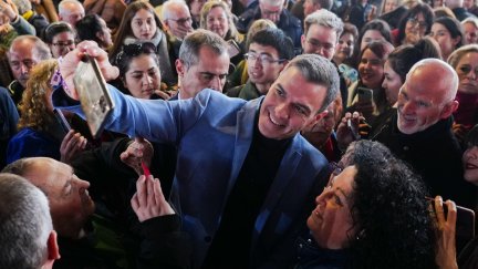 Pedro Sánchez ha participado en un acto del PSOE por el Día Internacional de la Mujer. (EFE/Borja Sánchez-Trillo)
