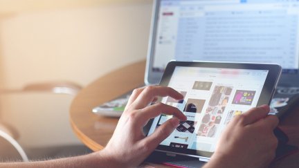 Con tres planes de extensión de banda ancha en marcha, esta medida provisional busca conseguir que la conexión de Internet en el medio rural supere los 100 megas antes de 2025. / Pixabay
