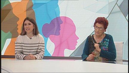 Ana Paricio, de la Agrupación de Mujeres Pan y Rosas, y Pilar Añón, miembro de la Comisión de la Mujer de la Federación de Asociaciones de Barrios de Zaragoza.