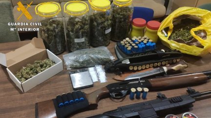 Material incautado al detenido. / Guardia Civil
