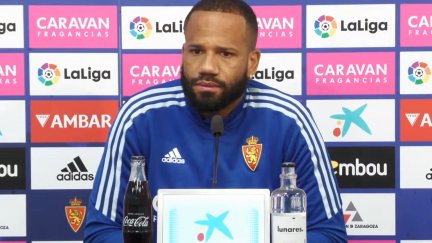 Bebé en rueda de prensa.