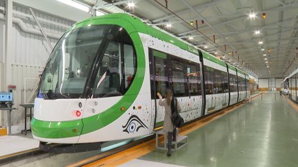 Las nuevas unidades del Urbos 100 son similares a esta, pero tendrán los colores de Zaragoza.