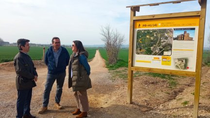 El alcalde de Huesca, Luis Felipe, en su visita al nuevo camino de Loreto. / Ayuntamiento de Huesca