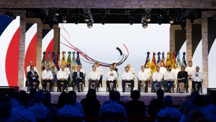 El Rey, Pedro Sánchez y los líderes iberoamericanos durante un acto de la Cumbre