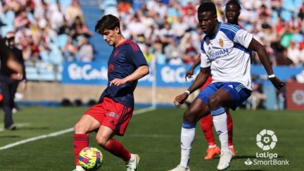 Gueye puja por un balón. Foto: LaLiga