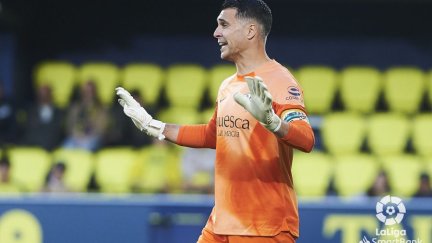 Andrés Fernández ha sido uno de los mejores jugadores del Huesca en Villarreal.
