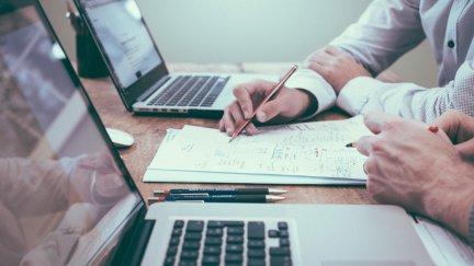 Aragón estrenará, de cara al curso 2023-2024, 24 nuevos ciclos y cinco cursos de especialización. / Unsplash