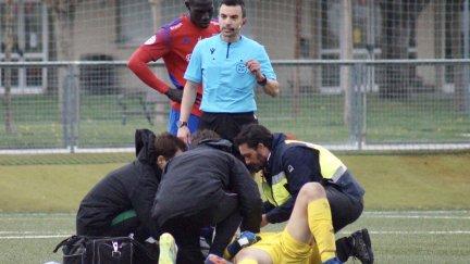 Llamas, portero del Tarazona, se lesionaba en la jugada en la que el San Juan hizo el 1-0 a puerta vacía.