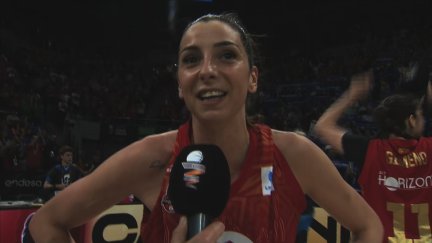 Mariona Ortiz en rueda de prensa para Aragón Deportes.