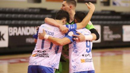 Los jugadores del Sala 10 celebran uno de los tantos anotados ante Gran Canaria.