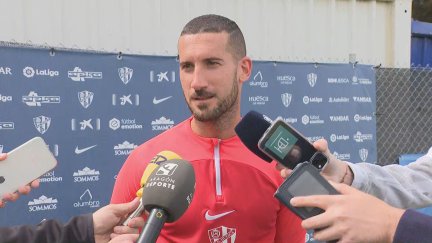 Óscar Sielva ante los medios de comunicación.
