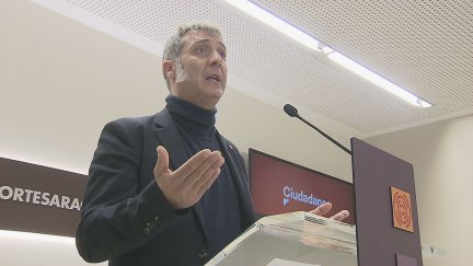 Imagen de archivo de Ramiro Domínguez durante una rueda de prensa en las Cortes.