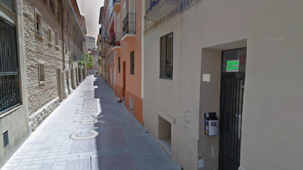 En primer plano, el inmueble afectado. / Google Maps