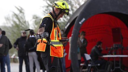 Bomberos de Zaragoza durante el simulacro de búsqueda con drones. / Javier Belver. Ayuntamiento de Zaragoza