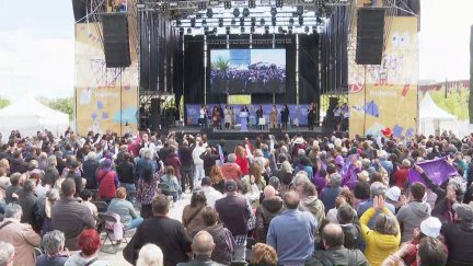 Equipo de Podemos y militancia durante el Festival en Zaragoza