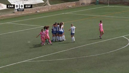 Las jugadoras del Zaragoza CFF celebran el primer tanto del partido.