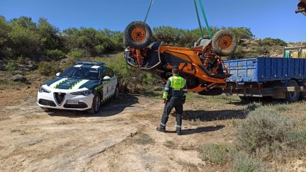 Imagen del 'buggy' siniestrado tras ser sacado de la acequia.