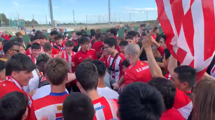 Alegría en el Municipal de Barbastro tras el ascenso. Foto: Aragón Deporte