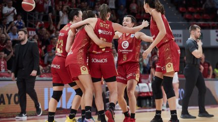 Las jugadoras de Casademont Zaragoza celebran el triunfo ante Gernika. Foto: Dani Marzo, Casademont Zaragoza.