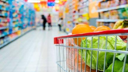 Interior de un supermercado. / Canva.