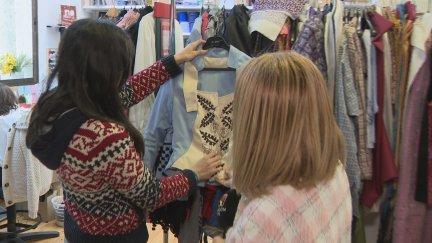 Traje de baturra en una tienda de indumentaria regional de Zaragoza.