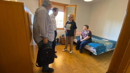 La consejera de Ciudadanía y Derechos Sociales del Gobierno de Aragón, María Victoria Broto, ha visitado este martes la iniciativa de Plena Inclusión.