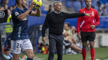 Fran Escriba, durante el partido ante el Oviedo de este domingo.