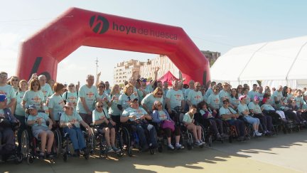 Más de 9.000 personas participan en la marcha de Aspace en Huesca.