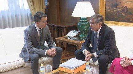 El ministro de Industria se ha reunido con el vicepresidente de Aragón minutos antes de la conferencia sectorial.