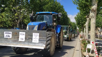 Protesta en Ejea de los Caballeros (Zaragoza) por la situación de sequía. / Laura Zorzano