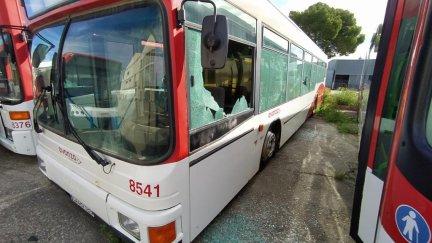 Uno de los autobuses vandalizados. / Alosa Avanza