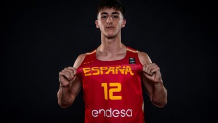 Lucas Langarita durante una sesión de fotos con la Selección Española.