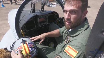 El capitán logró salvar su vida gracias a que consiguió saltar a tiempo de la aeronave, que quedó totalmente calcinada.