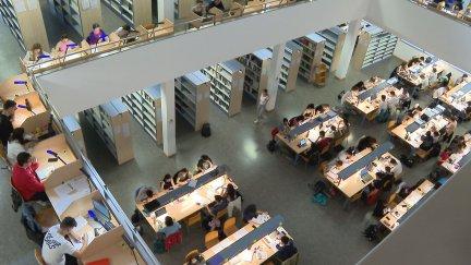 Las bibliotecas rozan el lleno durantes el periodo de exámenes.