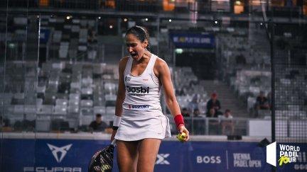 Mapi Sánchez Alayeto celebra un punto durante el encuentro de este miércoles.