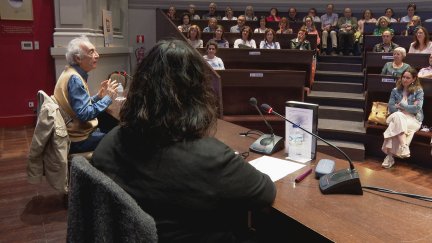 Juan José Millás ha presentado su nueva novela, 'Solo humo', en Zaragoza.