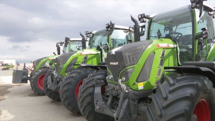 Expositor de tractores en venta