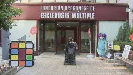 Un paciente con esclerósis múltiple acude a la Fundación.