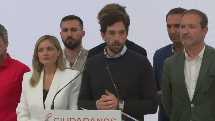 El secretario general de Ciudadanos, Adrián Vázquez, acompañado del Comité Nacional del partido. / EFE