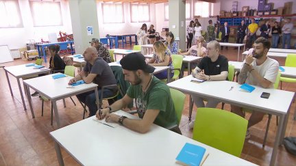 Los primeros alumnos en clase, Escuela Rural de Energía Sostenible.