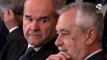 Los expresidentes de la Junta de Andalucía José Antonio Griñán y Manuel Chaves durante el juicio.