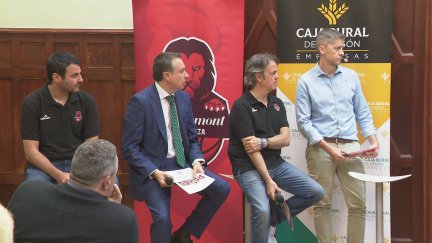 Momento de la presentación con los dos entrenadores. Foto: Aragón Deporte