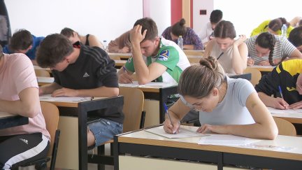 Casi 6.500 estudiantes aragoneses se enfrentan a la EvAU.