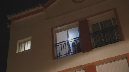 La Policía Nacional registra el piso en el que ha aparecido emparedado el cadáver de Sibora Gagani.