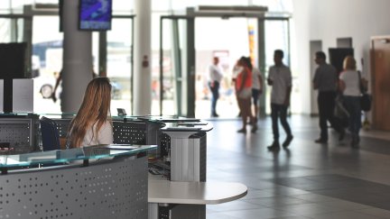 Las actividades relacionadas con hoteles y alojamientos representan más del 37% de los contratos de verano. / Pixabay