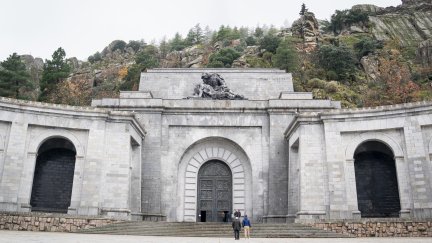 A lo largo de estos años se han producido dos exhumaciones mediáticas: la de Franco y la de Primo de Rivera. / Europa Press