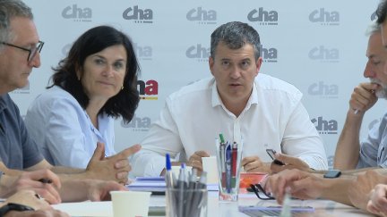 El presidente de CHA, Joaquín Palacín, durante una reunión del partido.